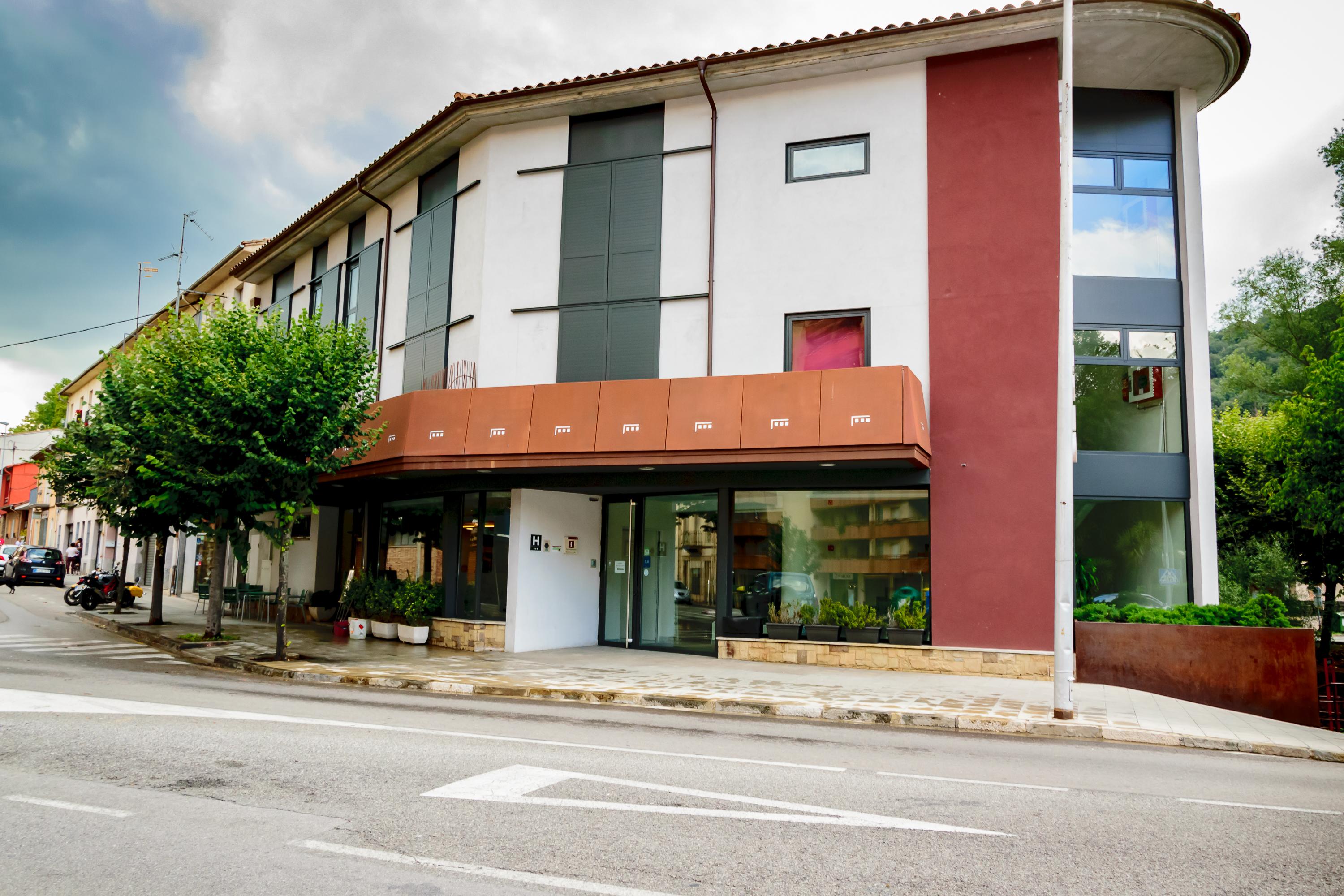 Hotel Estacio (Adults Only) Olot Exterior photo