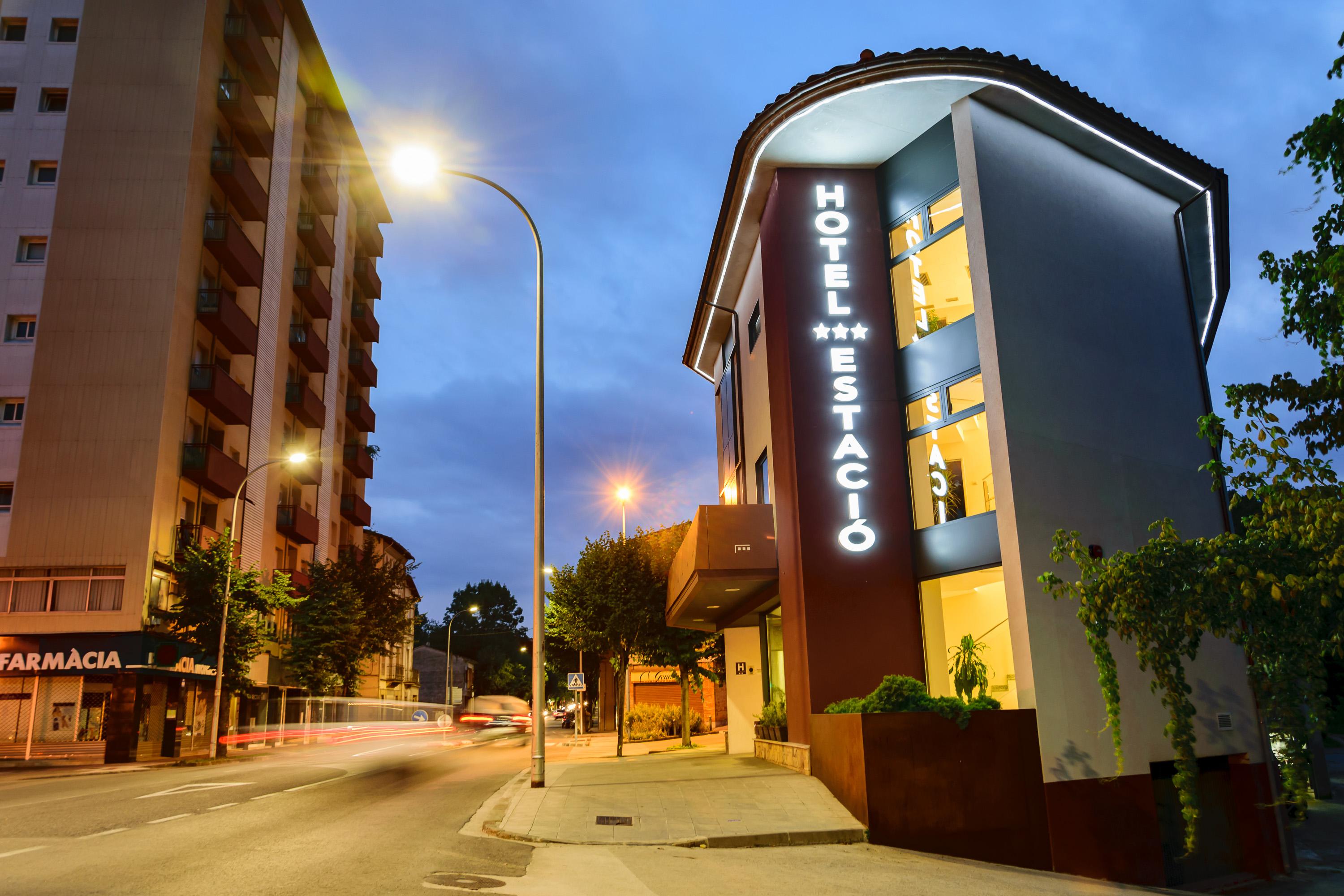 Hotel Estacio (Adults Only) Olot Exterior photo