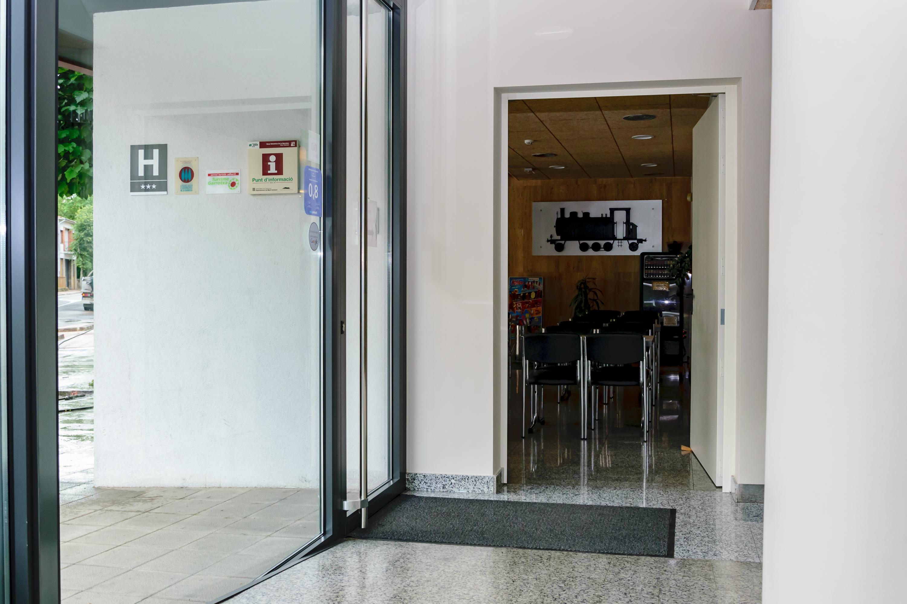 Hotel Estacio (Adults Only) Olot Exterior photo