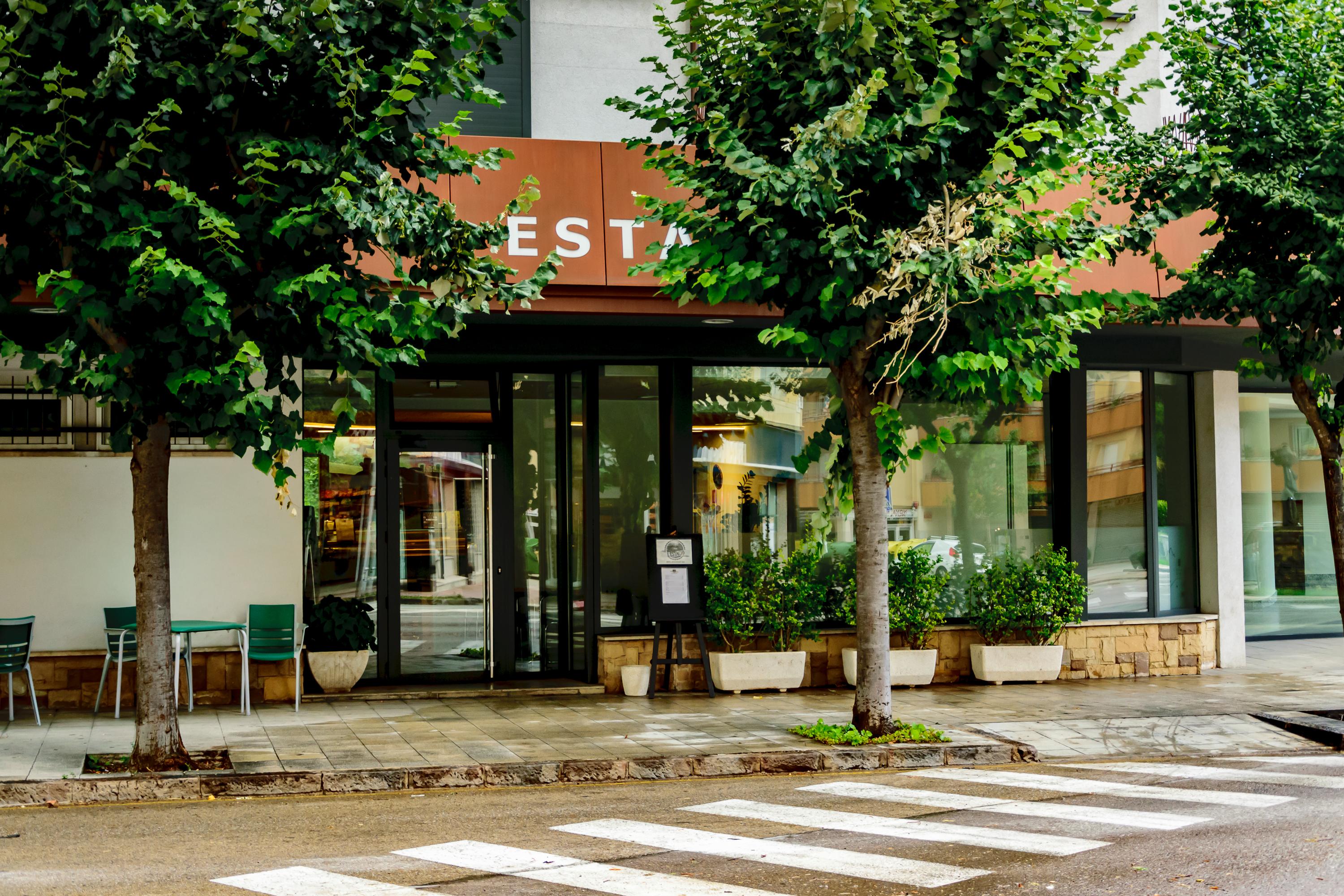 Hotel Estacio (Adults Only) Olot Exterior photo